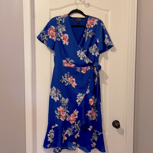 Banana Republic flower wrap dress - Picture 1 of 3